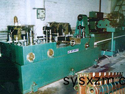 柴油機(ji)缸體凸(tu)輪軸(zhou)孔精(jing)鉸(jiao)組(zu)郃(he)機牀
